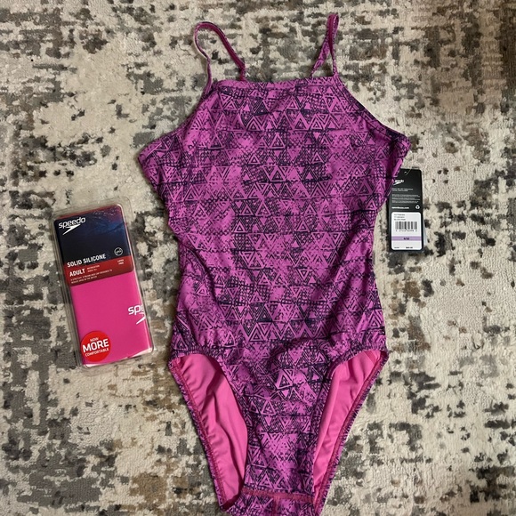 Speedo swimsuit 🩱 and cap women size 6/32/M both items are new with tags - Picture 1 of 8